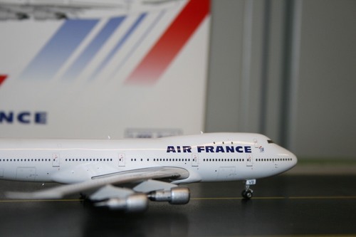 Phoenix 1:400 Air France Boeing 747-100 F-BPVB (11909) Die-Cast Model Plane - Picture 3 of 7