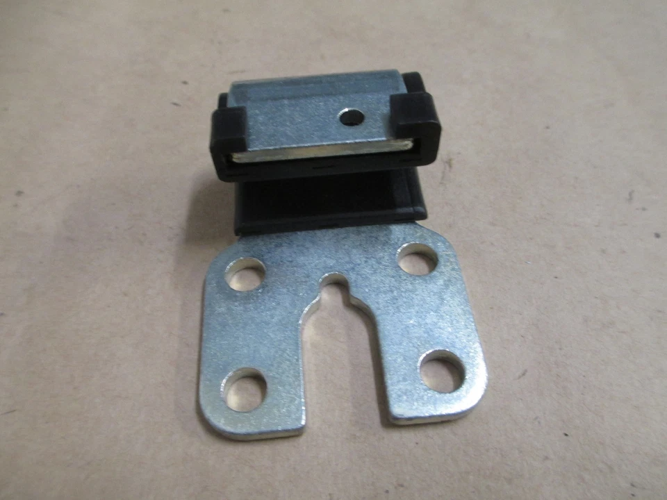 Ferrari 430 Enzo, Maserati Quattroporte — верхняя фиксированная натяжная пластина No 189569 - Изображение 2 из 4