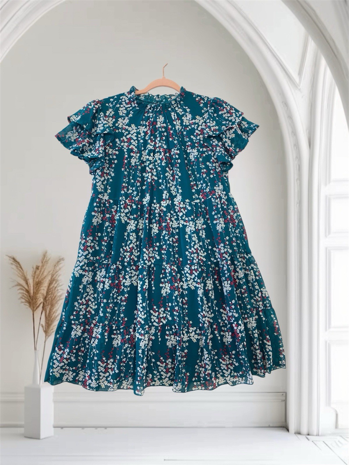 Women’s Floral Flutter Sleeve Tiered Midi Dress Size 8/10 Medium Romantic Chic