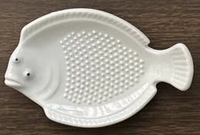 Joyce Chen Fish Shaped Grater Garlic Ginger Wasabi Porcelain 4.5" Long, Japan