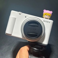 Sony ZV-1F 20.1MP 4K Vlog Camera Flip Screen For Content Creators English White