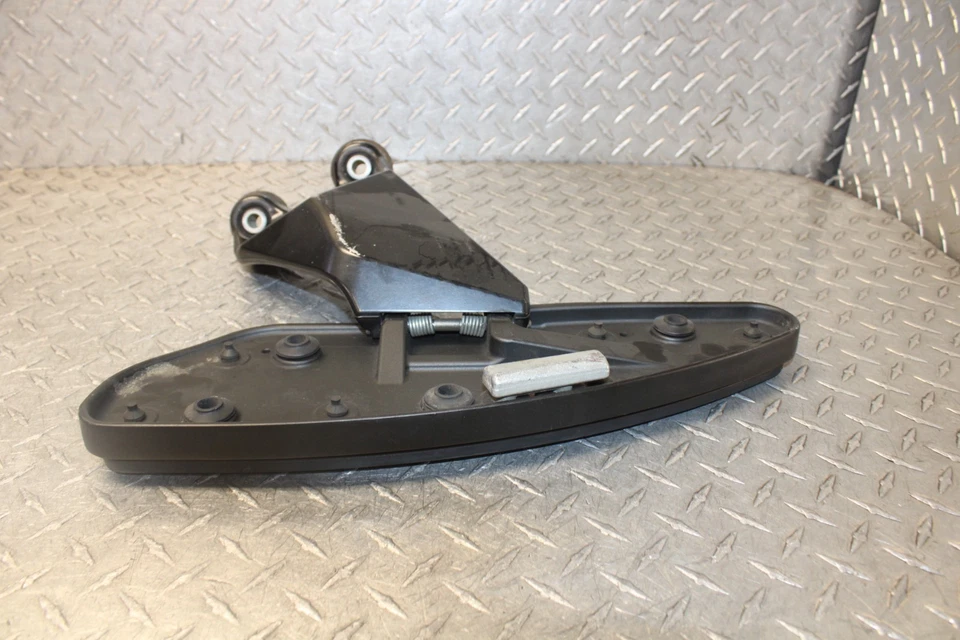 Reposapiés delantero derecho Yamaha Star Venture XV1900 / XV 1900 18 OEM Foto 2 de 4