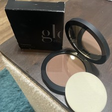 New in Box GLO SKIN BEAUTY PRESSED BASE POWDER - COCOA MEDIUM - FULL SIZE 
