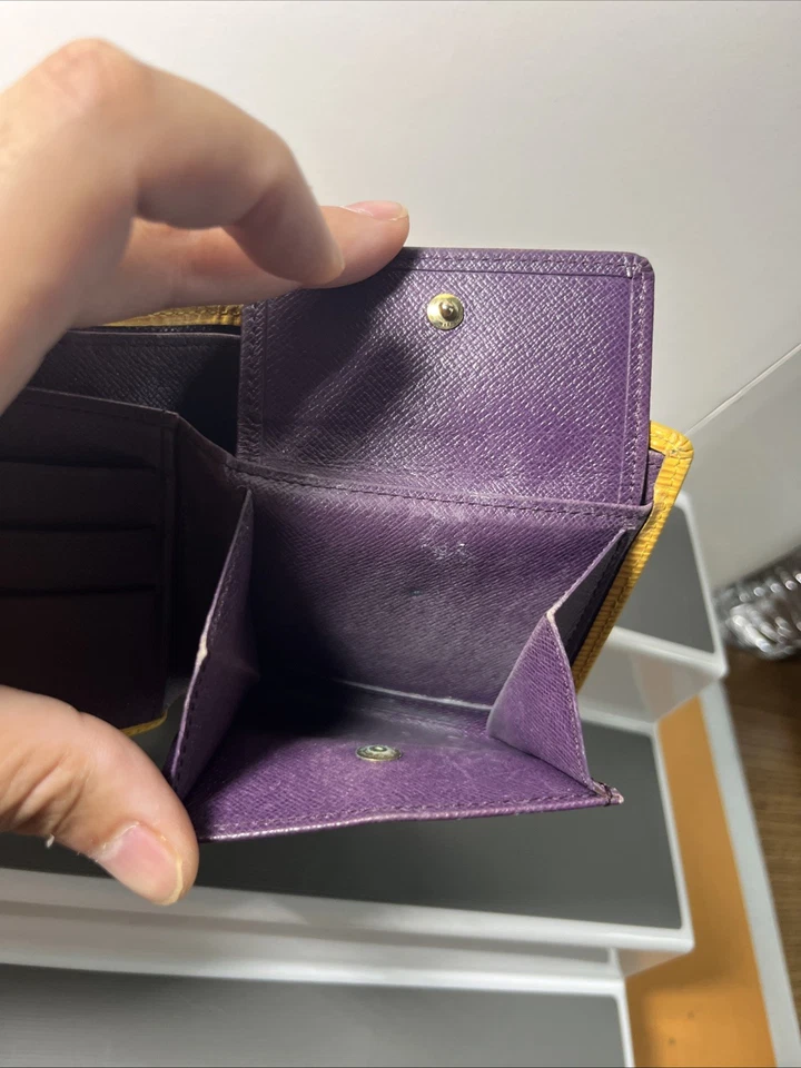 Cartera LOUIS VUITTON Epi Plegable Amarilla Hecha en Francia Foto 4 de 4