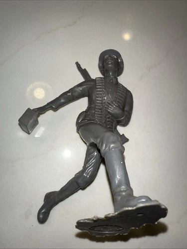 VINTAGE 1963 LOUIS MARX WWII Plastic GERMAN SOLDIER 6" INCH ARMY FIGURE Gun