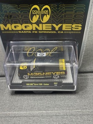 M2 Machines 1:64 MOONEYES 1988 GMC Sierra 1500 Custom Limited 1/4400 Hobby