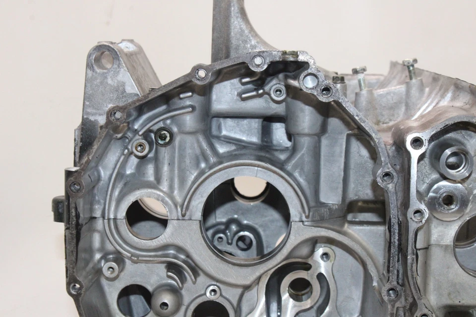 04-07 SUZUKI HAYABUSA GSX1300R OEM БЛОК КАРТЕРА КАРТЕРА ДВИГАТЕЛЯ - Изображение 3 из 4