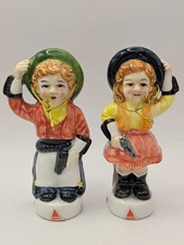 VANDOR Annie Get Your Gun Cowgirls Vintage Ceramic Salt & Pepper Shakers Korea