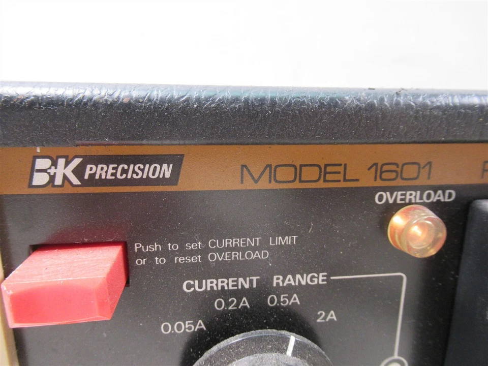 Fuente de alimentación de CC regulada BK Precision 1601 Dynascan con Power General 624 Foto 2 de 4