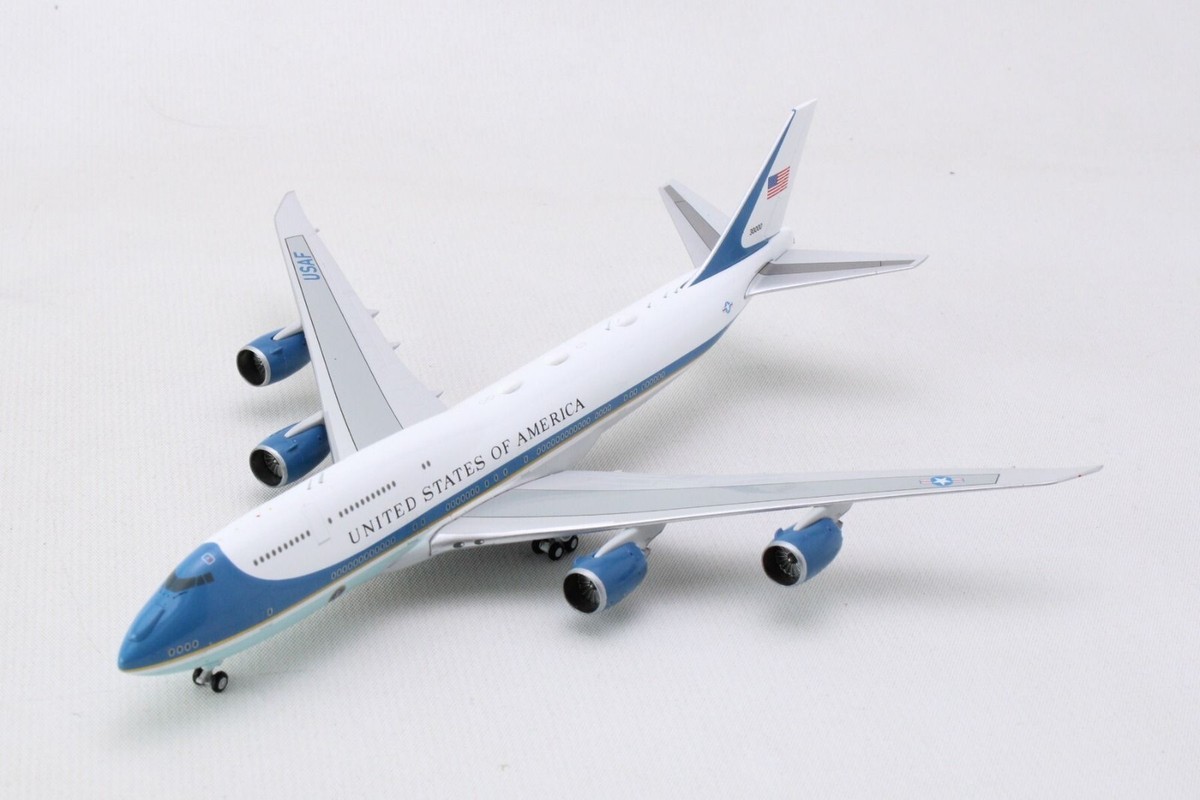 GEMINI JETS (GJAFO2220) AIR FORCE ONE VC25B (747-8I) 1:400 SCALE
