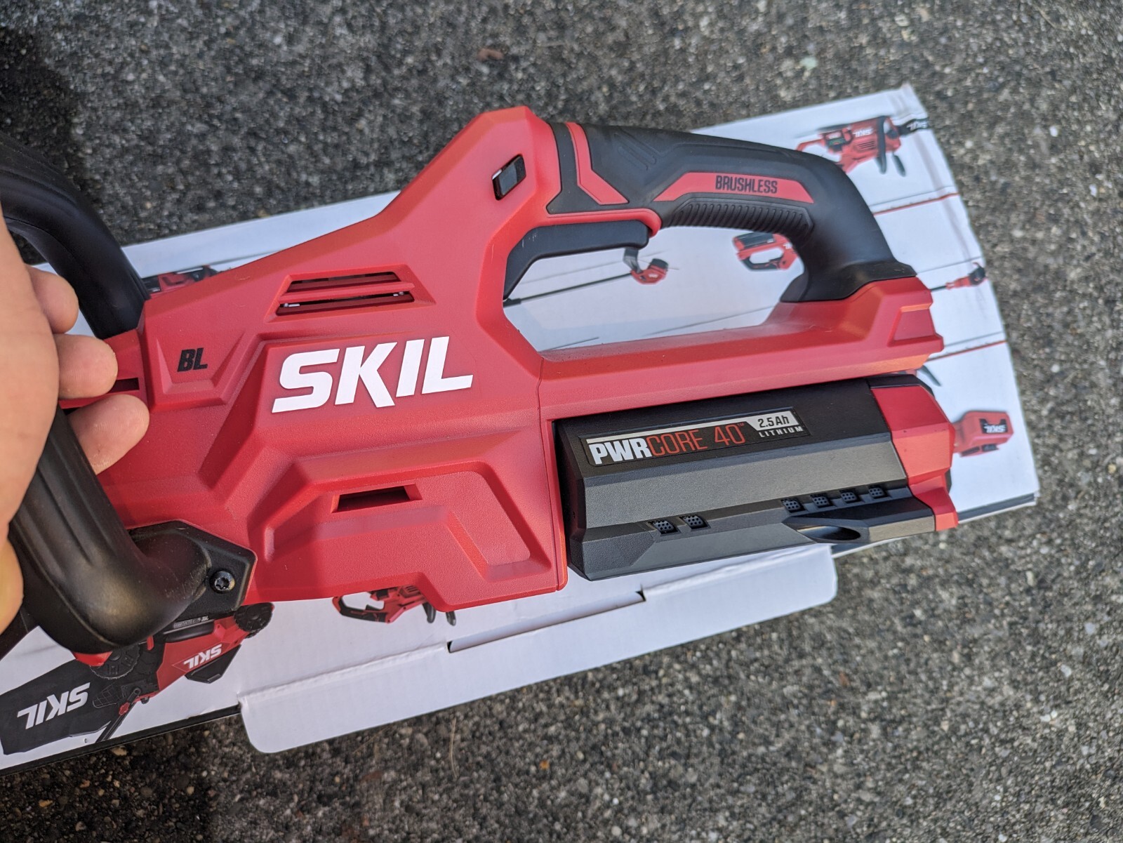 Skil HT4221-10 PWRCore 40 24&rdquo; Brushless 40V Hedge Trimmer w2.5Ah Battery/Charger
