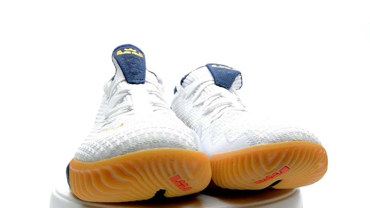 シューズ(男性用) Nike LeBron 16 low Nike LeBron 16 Low Triple Black for Sale | Authenticity