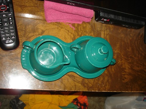 Fiesta Evergreen Retired Creamer & Lidded Sugar Set W/ Figure 8 Tray - Picture 7 of 7