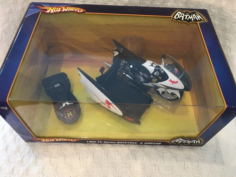 Hot Wheels Batman 1966 T.V. Series BATCYCLE & SIDECAR 1:12 Scale 2009 NEW - Image 2 of 4