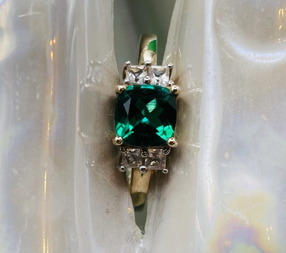 Anillo Esmeralda Simulada 6X6 Corte Cojín y Topacio Blanco Oro 10K Talla 6.5 Foto 2 de 4