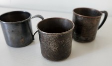 anciennes petites tasses à boire