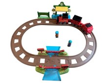 Early Learning Centre Happy Land Train Set 2 figures Station ELC