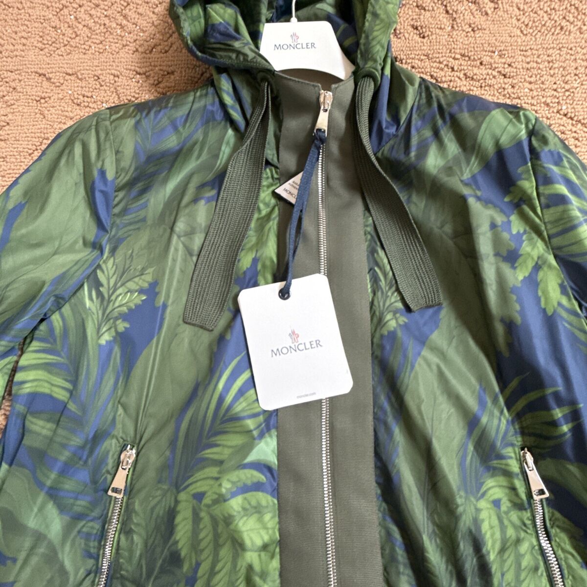 100% authentic Moncler Women's Green Morion Windbreaker size