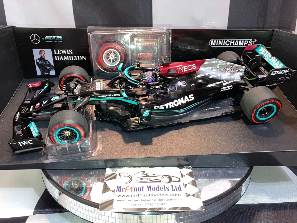 1:18 Minichamps 110210444 Lewis Hamilton Mercedes W12 100 Pole Spagnole GP 2021 - Immagine 2 di 4
