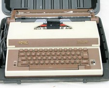 ANTIQUE VINTAGE TYPEWRITER ROYAL ACADEMY W CASE UNTESTED PARTS OR REPAIR thumbnail