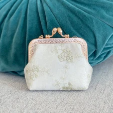 Wrapables Vintage Floral Lace Coin Purse Wallet with Key Chain, Beige