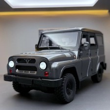 1:18 UAZ Hunter Diecast Model Car w/ Sound Light Pull Back Toy Gift