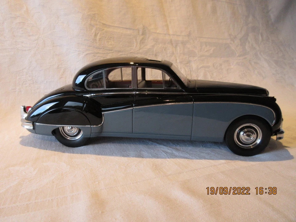 Jaguar MK 8  1:18  Metall NEU - Bild 3 von 4