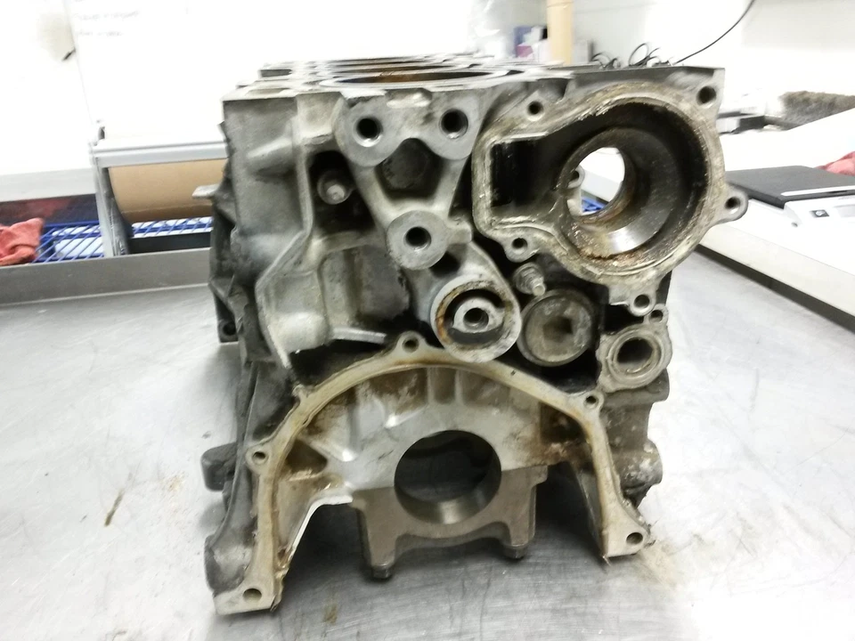 Engine Cylinder Block For 99-00 Honda Civic 1.6 - Image 3 of 4