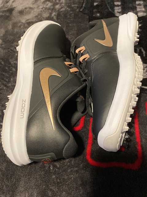 black and gold nike golf shoes