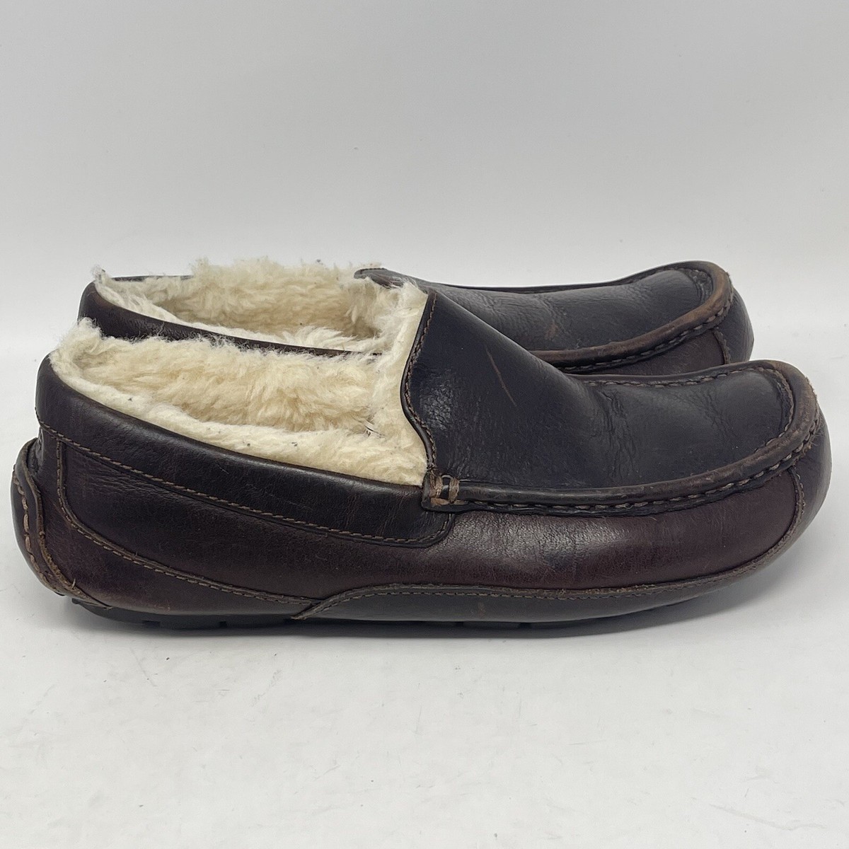 UGG Ascot Slippers Mens 8 Brown Leather Sheepskin Slip On  display picture 2