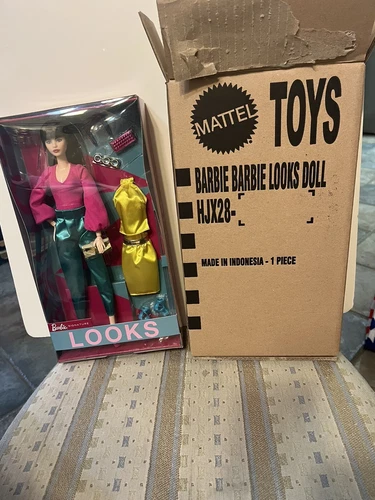 NEW Barbie Signature Barbie Looks Doll 19 With Mix  & Match Fashions In Shipper