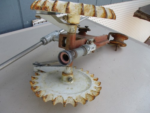Vtg Thompson Red & White Traveling Tractor Walking Cast Iron Lawn Sprinkler #4 - 第 3/13 張圖片