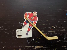 1963 EAGLE TOYS TABLE HOCKEY GAME HALF MOON PLAYER CHICAGO BLACKHAWKS TAN STICK