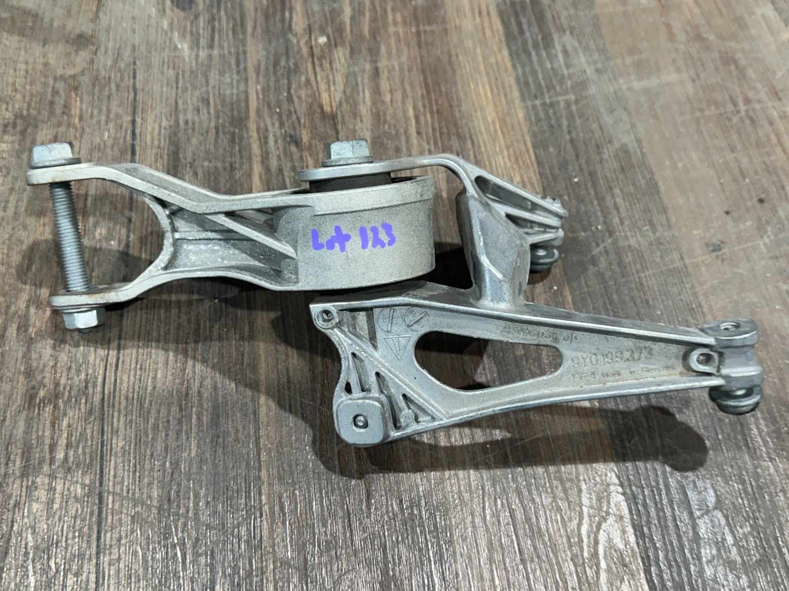 2018-2024 LAMBORGHINI URUS ENGINE TORQUE SUPPORT BRACKET OEM 9Y0.199.373