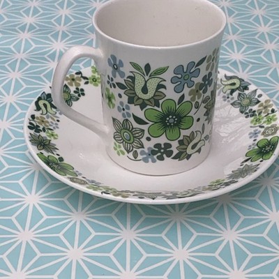Elizabethan Carnaby Bone China Teetasse Untertasse Floral Vintage Made In England