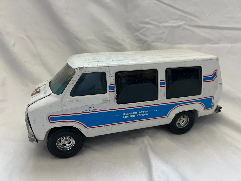 1/32 Richard Petty #43 Race Support Chevy Van Ltd Ed Pressed Steel Sliding Door - Image 2 of 2