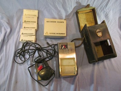 AMPROBE RECORDER WITH 5 BOXEX OF 6 RECORDER CHARTS 5012AA2