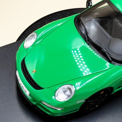 AUTOart 1/18 Porsche 997 911 GT3 RS Green with Black Stripes