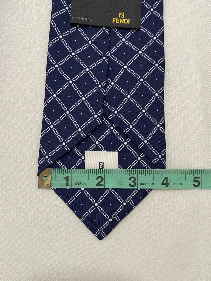 Corbata de seda azul FENDI. Patrón geométrico. M en Italia. Ex Con Foto 4 de 4