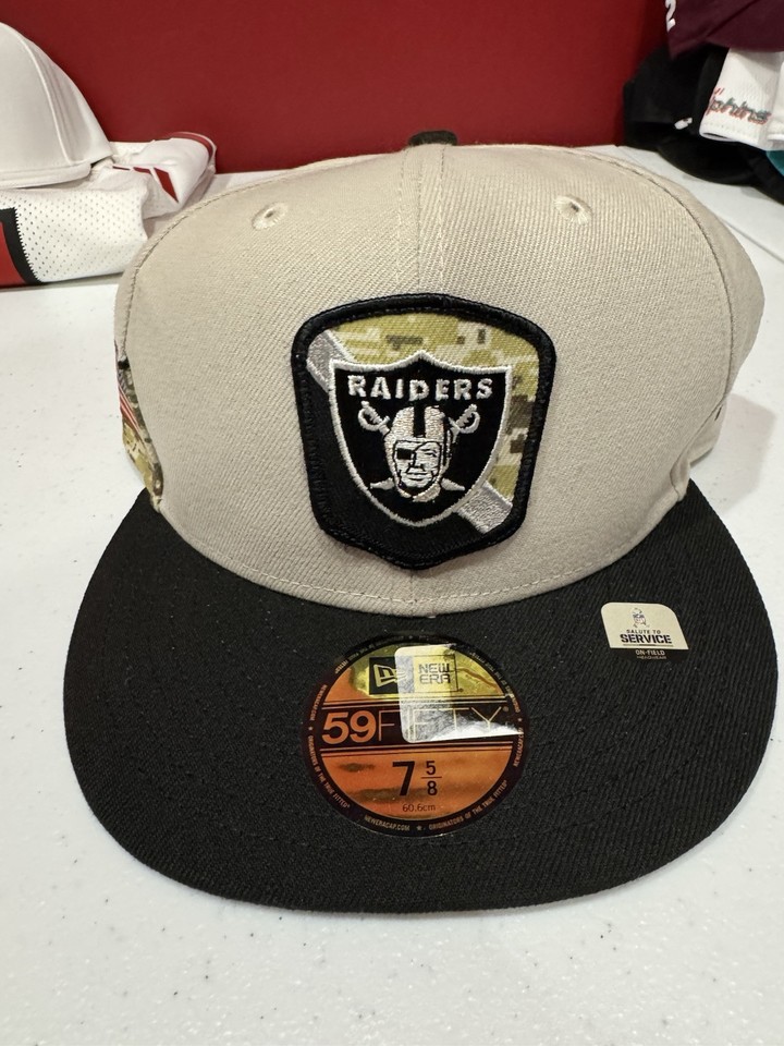 BONÉ 59FIFTY LAS VEGAS RAIDERS SALUTE TO SERVICE 2022 FITTED ABA RETA Fitted Preto New Era Fechado Preto Brj 1446 006