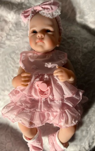 Lifelike Reborn Baby Dolls Realistic Baby Girl Doll Vinyl Silicone Full Body - Picture 9 of 9