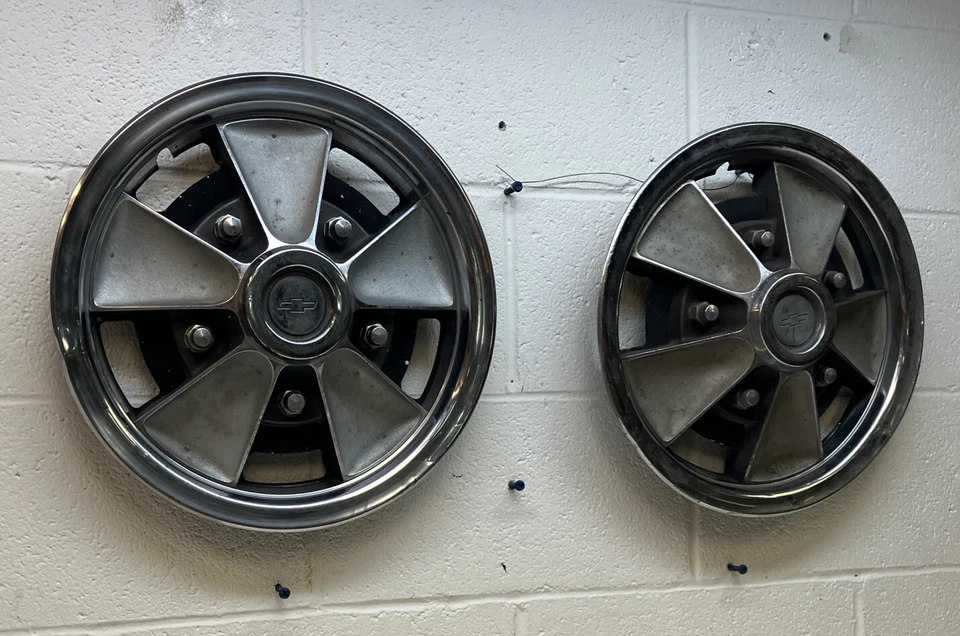 "Juego de 2 tapacubos de rueda Mag de 14"" OEM GM Chevy Camaro/Nova/Chevy II (5201)" Foto 2 de 4