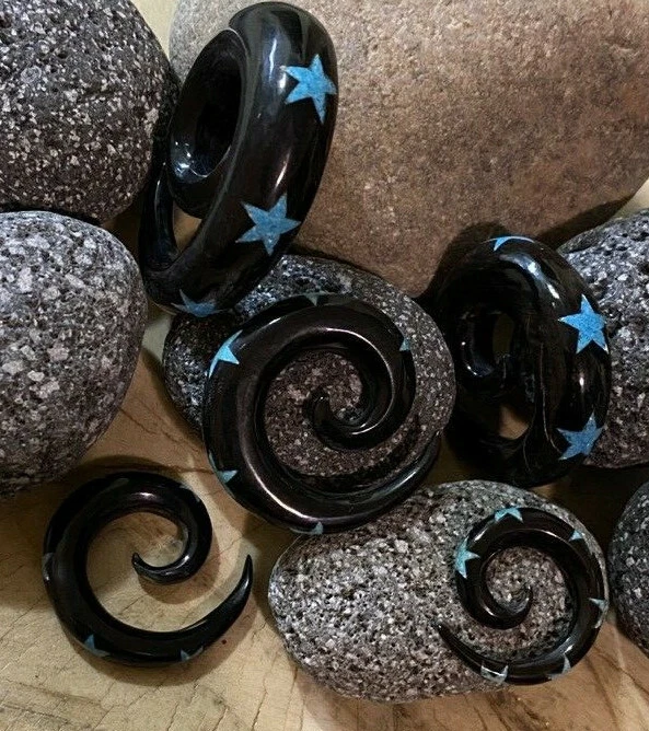 PAR BOCINA ESPIRAL TAPONES TÚNEL CON INCRUSTACIÓN TURQUESA ESTRELLAS MEDIDORES TAPÓN MEDIDOR  Foto 3 de 4