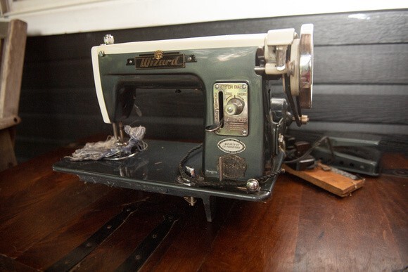 Vintage wizard sewing machine. Made In Japan | eBay