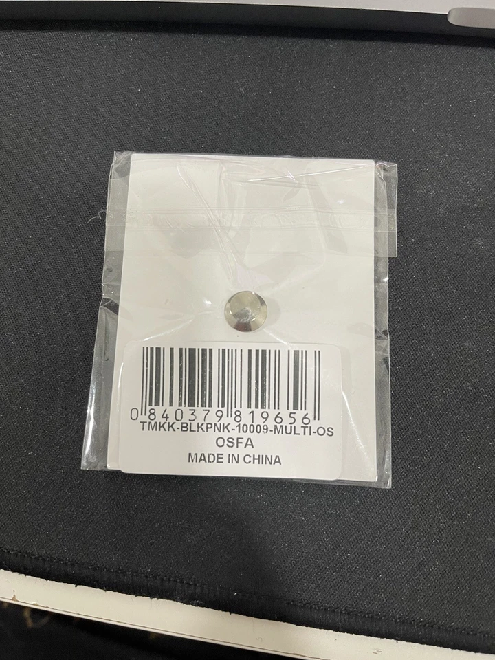 Pin esmaltado Takashi Murakami x BLACKPINK Foto 2 de 2