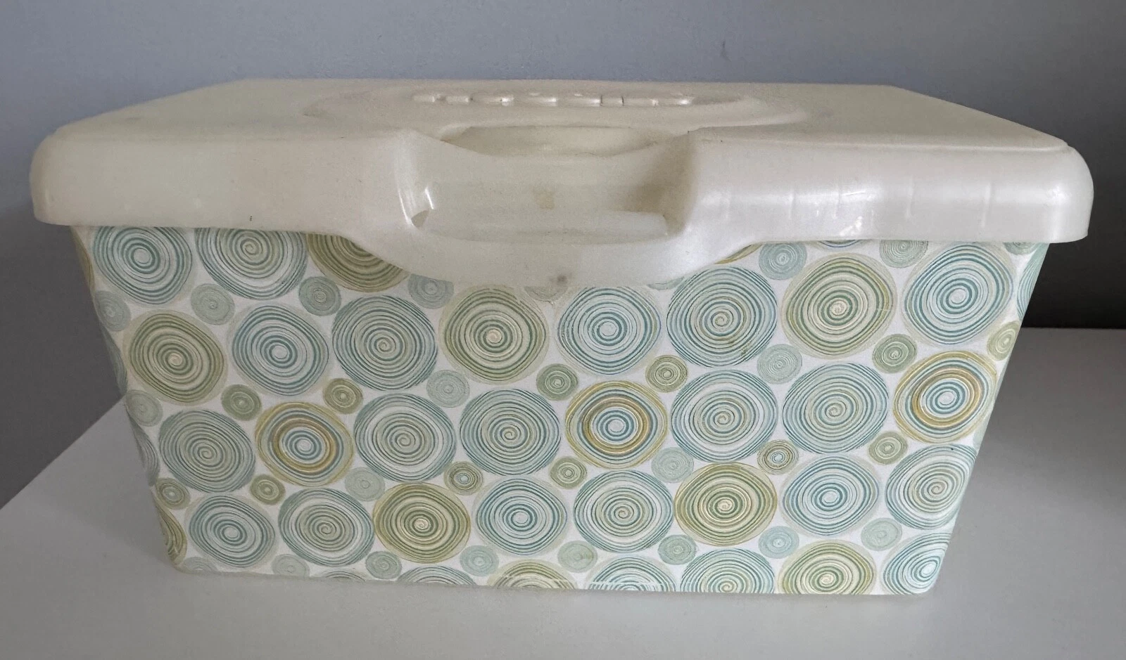 Huggies EMPTY Baby Wipes 2011 Blue Green Geometric Circles Dispenser Container
Opens in a new window