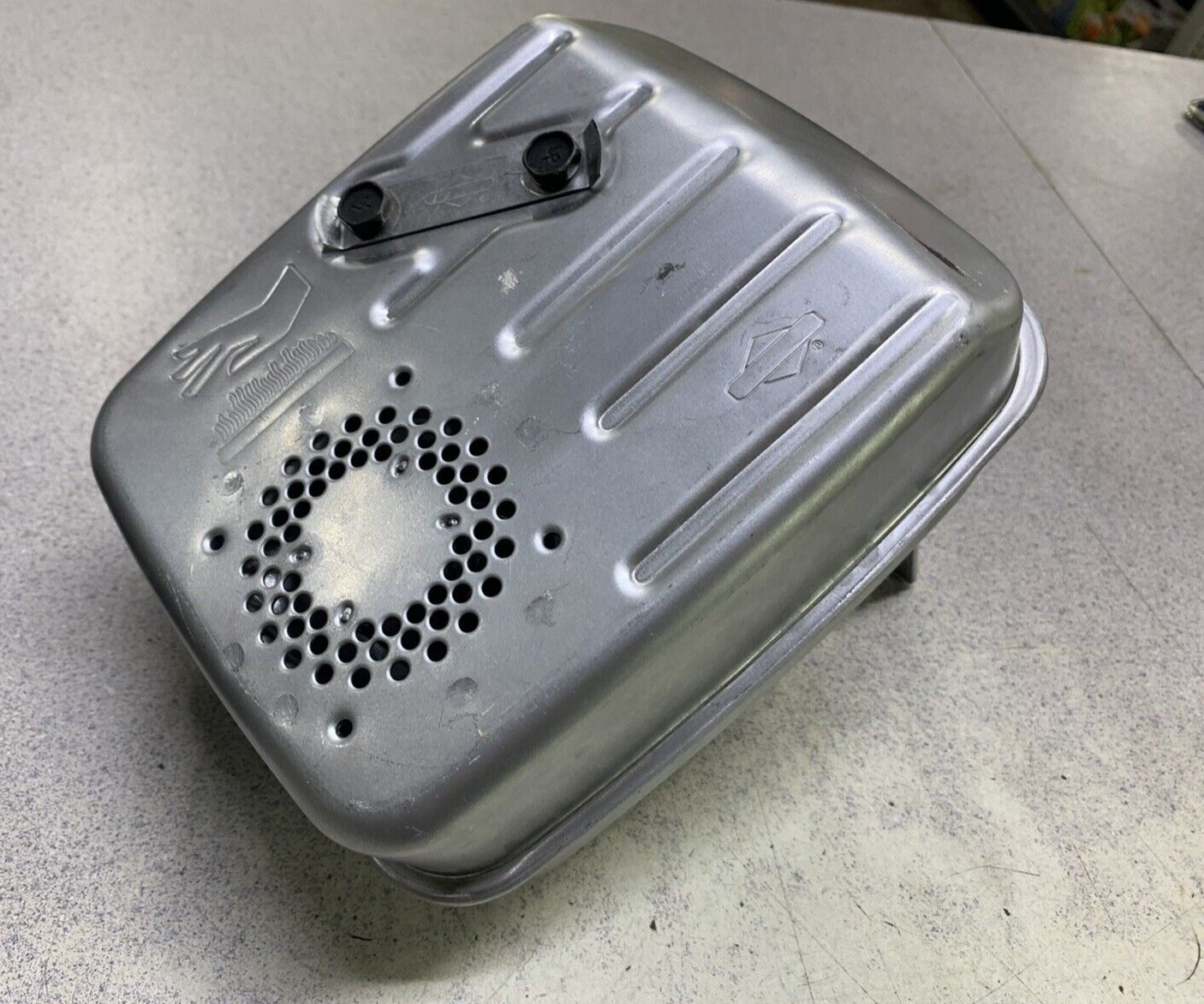 BRIGGS & STRATTON MUFFLER 795997 24847673272 | eBay