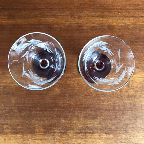 Pair Floral Etched Stemmed Sherry Cordial Glasses Candy Red Base Vintage Barware - Picture 5 of 8