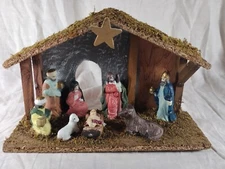 Vintage 8 Piece Nativity Manger - Wood/Moss, Ceramic Figures - Holy Family Jesus