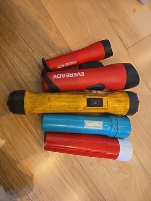 WORKING Lot 5 Vintage Flashlights Rayovac Eveready Yellow Turquoise TESTED